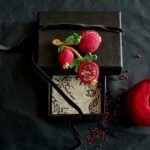 Scheepjes YARN Bookazine 12 Romance Pomegranate Brooch by Kwannie Cheng (2)