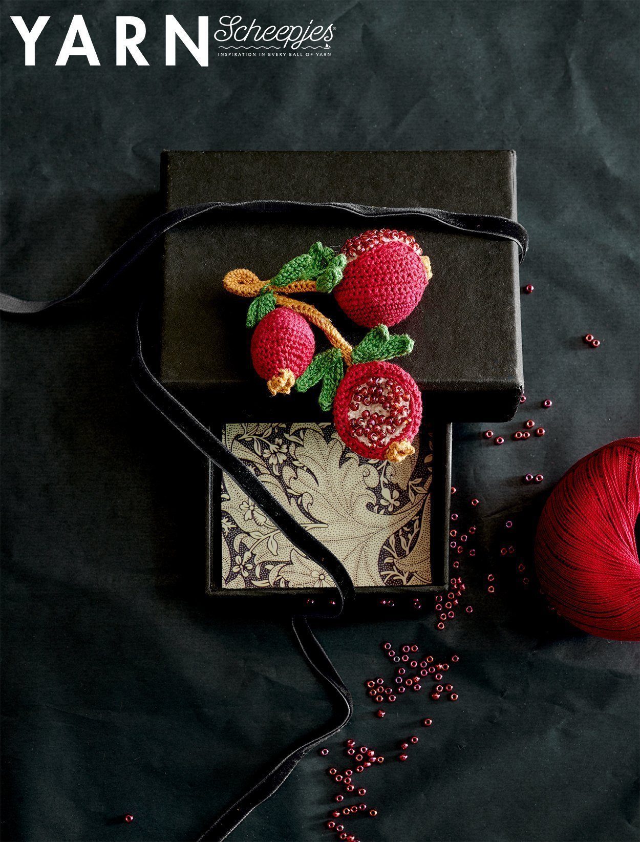 Scheepjes YARN Bookazine 12 Romance Pomegranate Brooch by Kwannie Cheng (2)