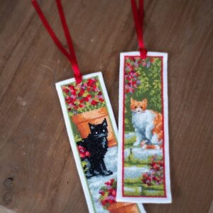 Borduurpakket Bladwijzer | Poezen tussen bloemen set van 2